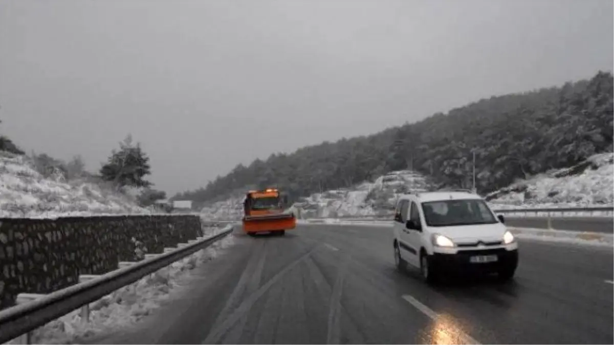 Kar, İzmir\'in Kapısına Dayandı