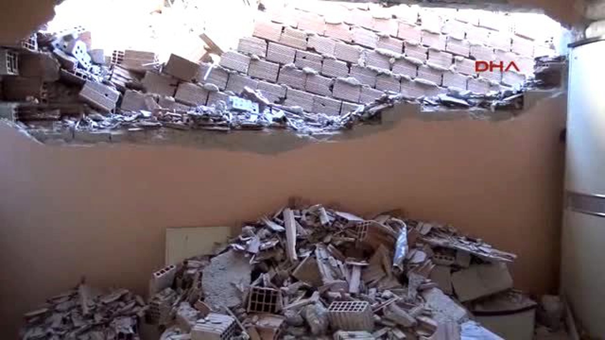 Konya Yıkım Sırasında Facia: Yıkılan Bina, Yan Binanın Yatak Odası Duvarını Yıktı Ek