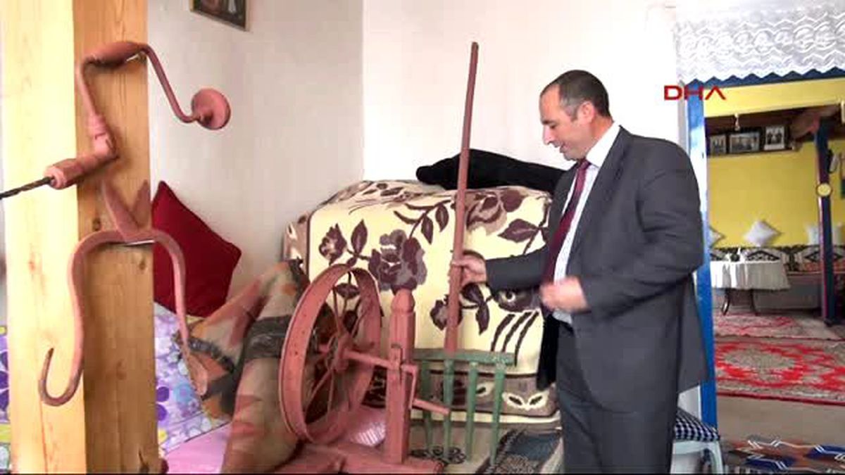 Köylüler Uzun Kış Gecelerini Sohbetle Geçiriyor