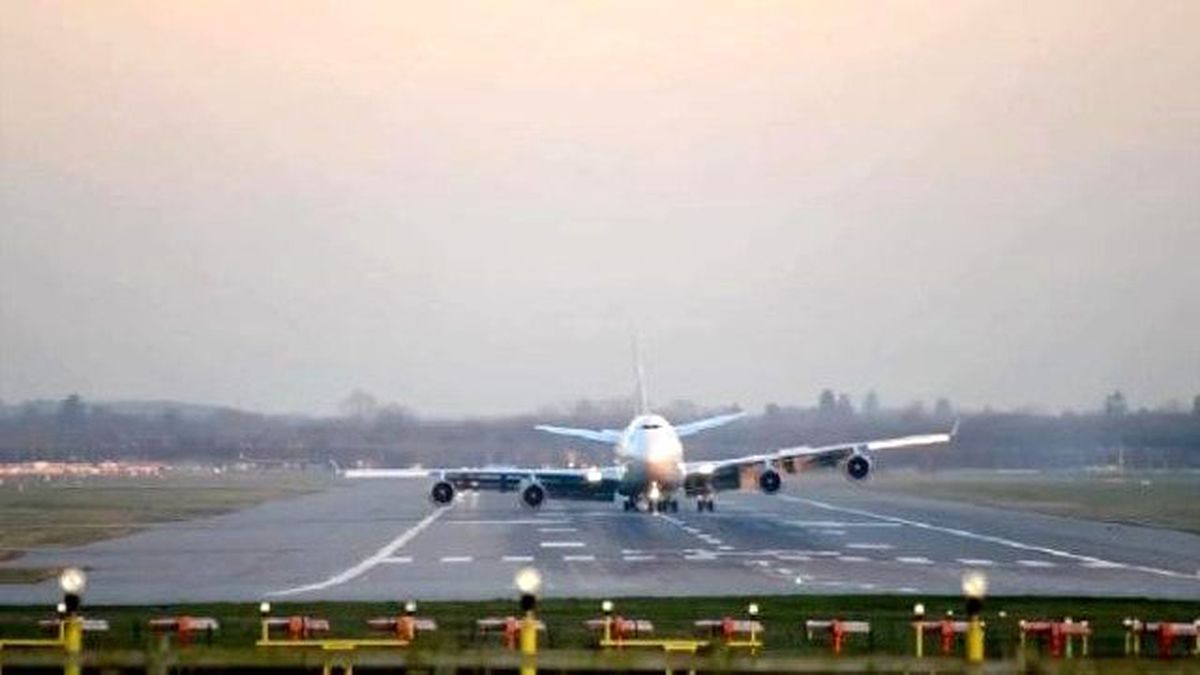 Londra\'da Dev Yolcu Uçağı Gatwıck Havaalanı\'na Acil İniş Yaptı