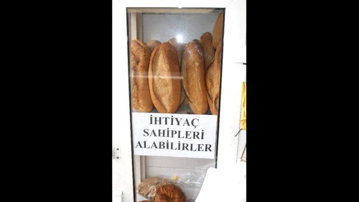 Marmaris\'te \'Bir Ekmek de Sen Koy\' Kampanyası