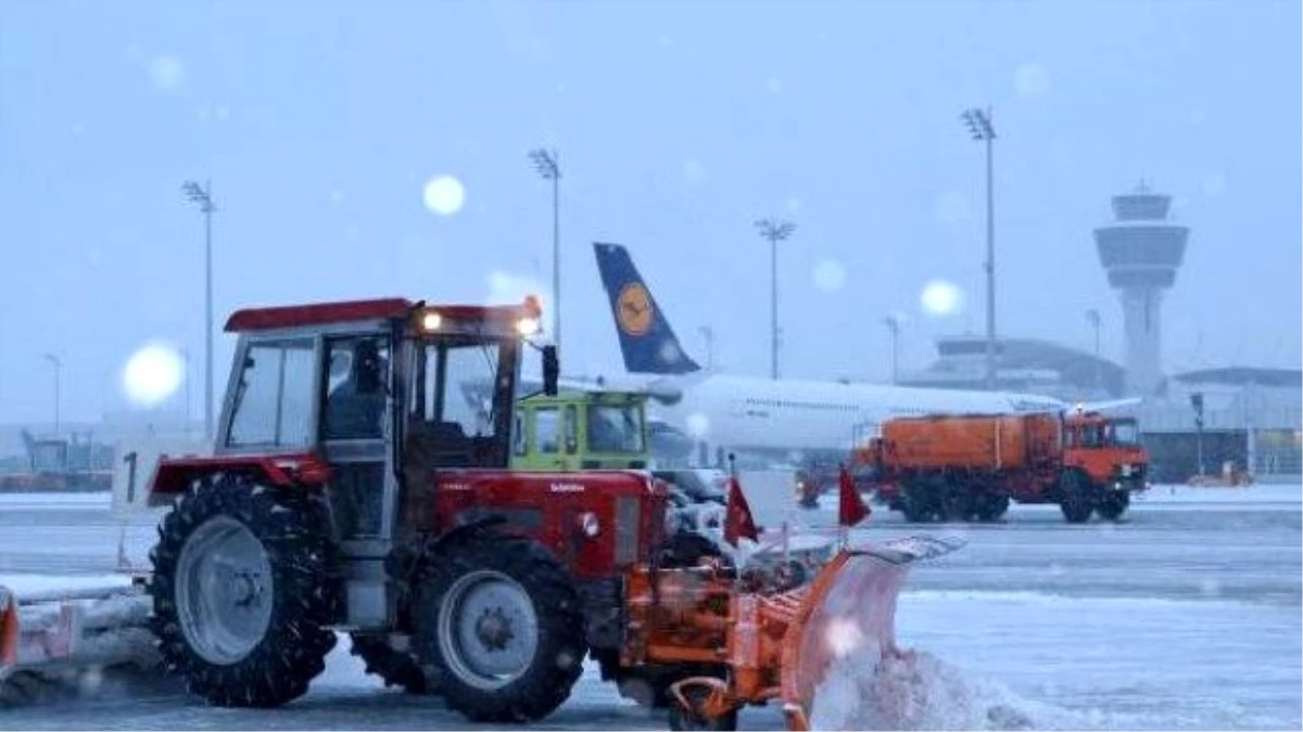Münih Havalimanı\'nda Kar Nedeniyle 45 Uçuş İptal Edildi