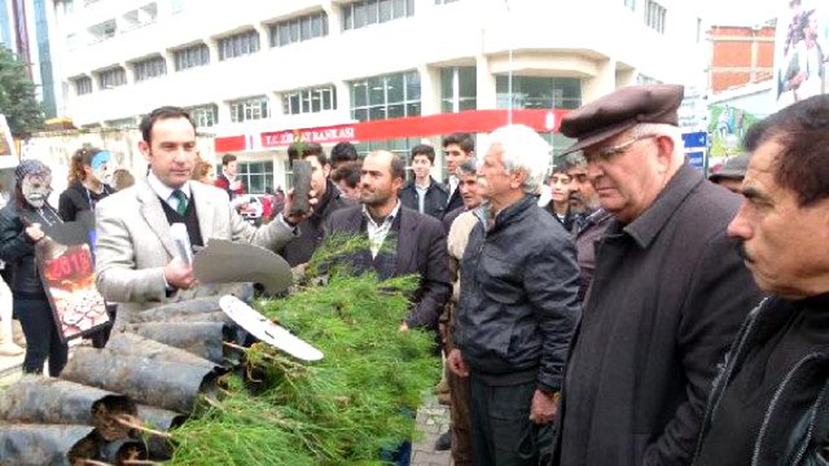 Öğrenciler Kuraklığa Karşı Fidan Dağıttı