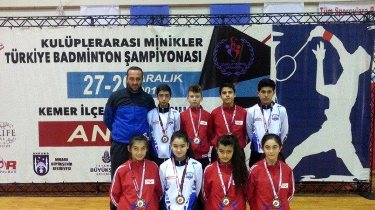 Osmancık İBD Minikler Badminton Takımı Türkiye Üçüncüsü