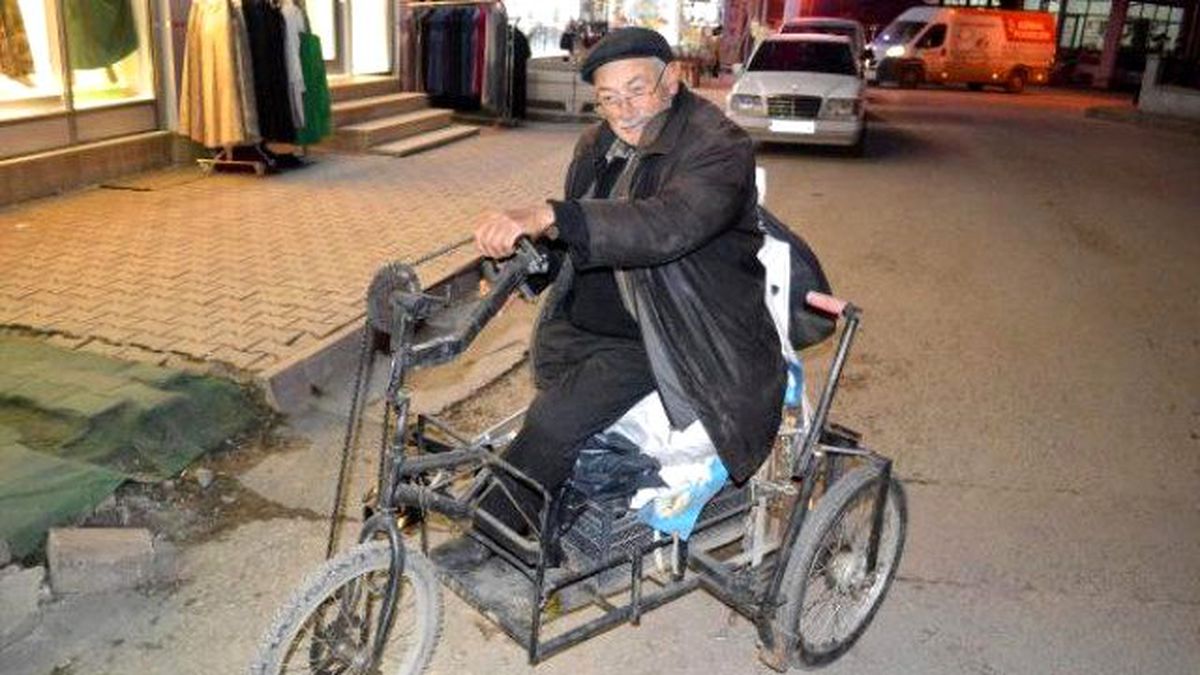 Pedalını Eliyle Çevirdiği Bisikletle Hayata Bağlandı
