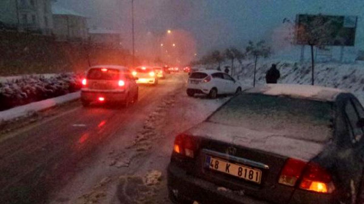 Sakarya\'da Yoğun Kar Ulaşımı Aksattı