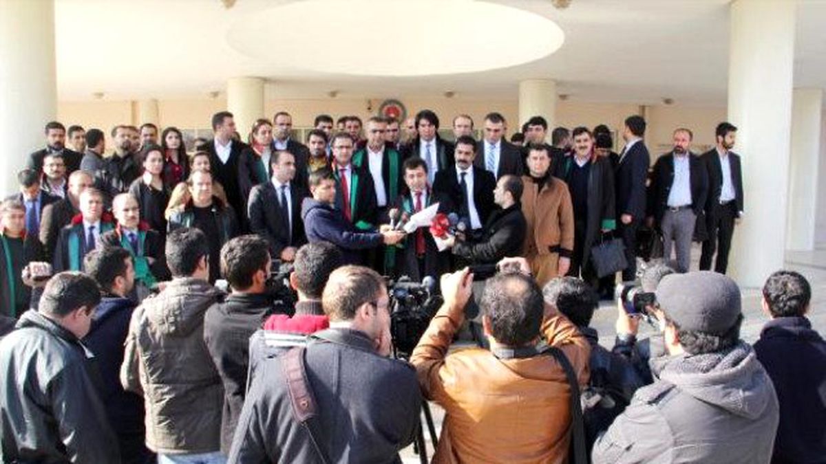 Şanlıurfa\'da Avukatlardan Uludere Protestosu