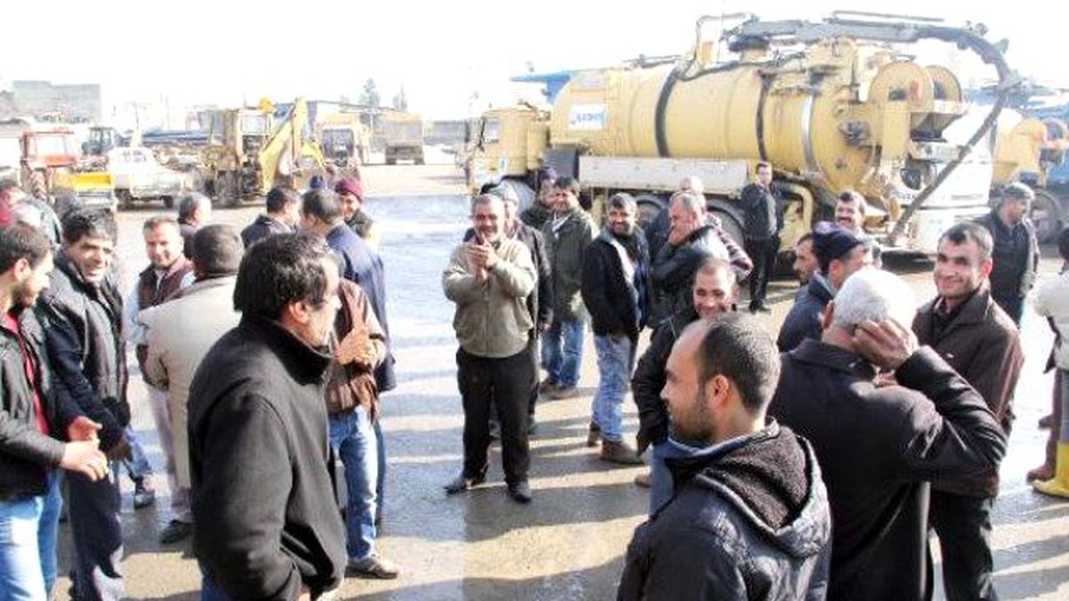 Şanlıurfa\'da Taşeron İşçilerden Kontak Kapatma Eylemi