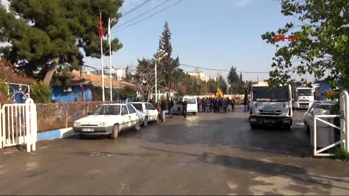 Şanlıurfa\'da Taşeron İşçilerden Kontak Kapatma Eylemi