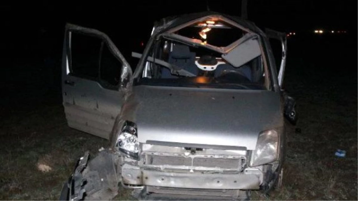 Siverek\'te Hafif Ticari Araç Devrildi: 1 Ölü, 4 Yaralı