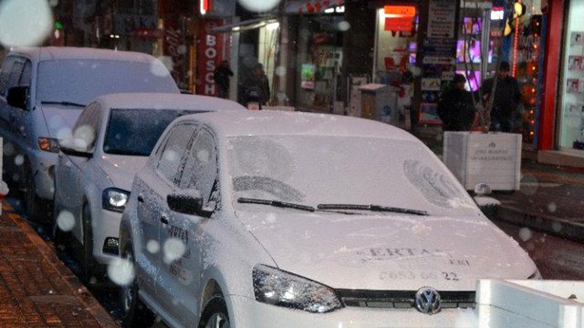 Tekirdağ\'ın Çorlu İlçesinde Kar Yağışı Başladı