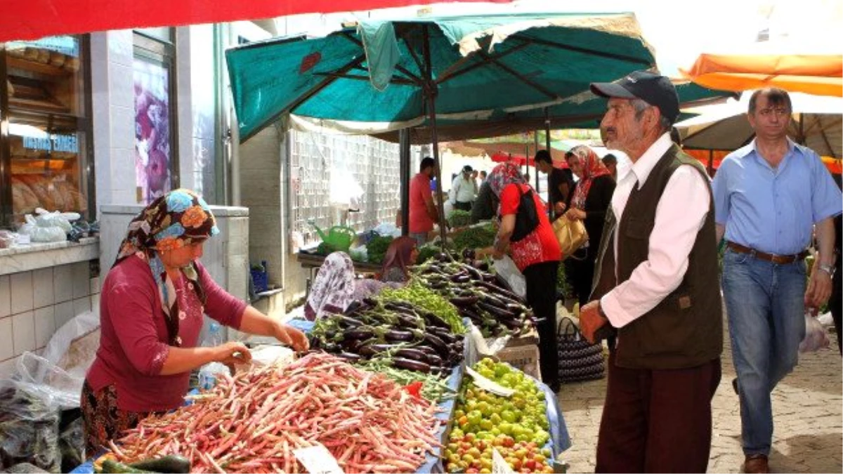 Tire Belediyesi Salı Pazarına El Attı