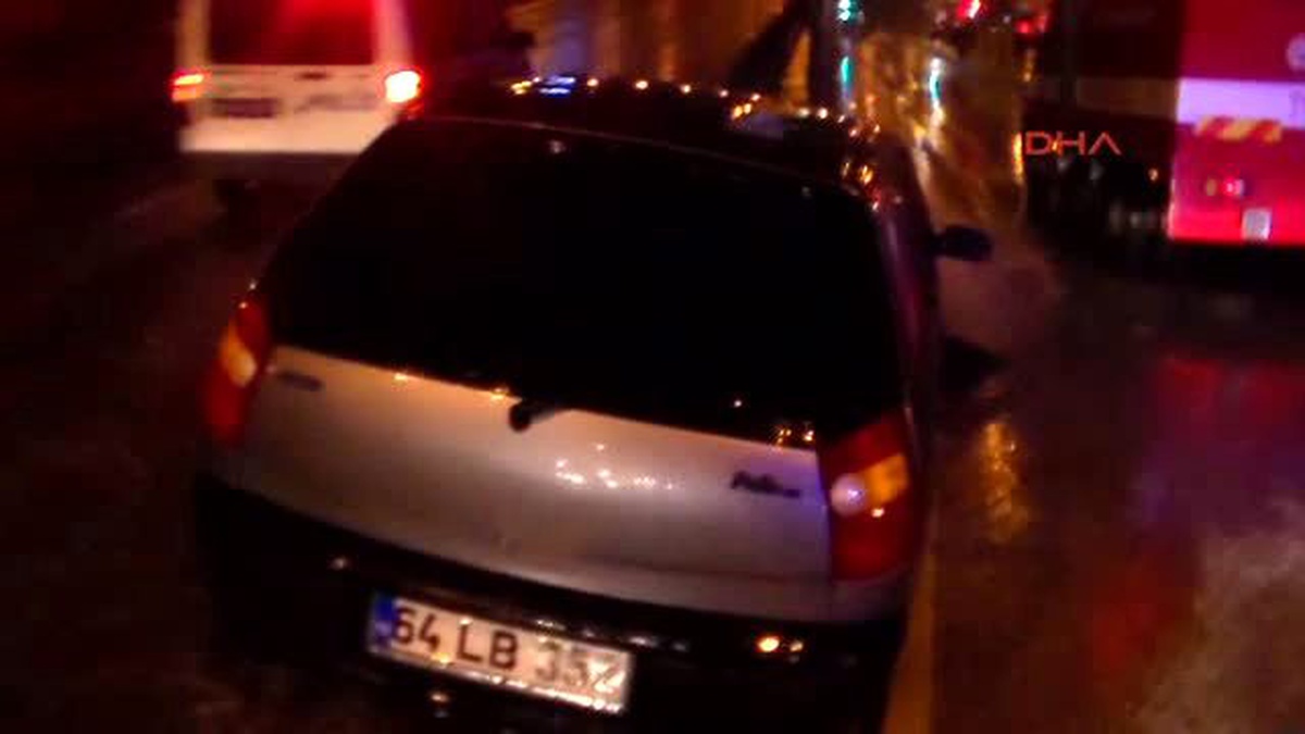 Refüje Çarpan Otomobilin Sürücüsü Ağır Yaralandı