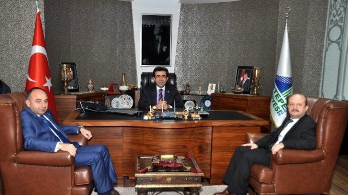Vali Güzeloğlu, Kartepe Belediye Başkanı Üzülmez\'i Ziyaret Etti