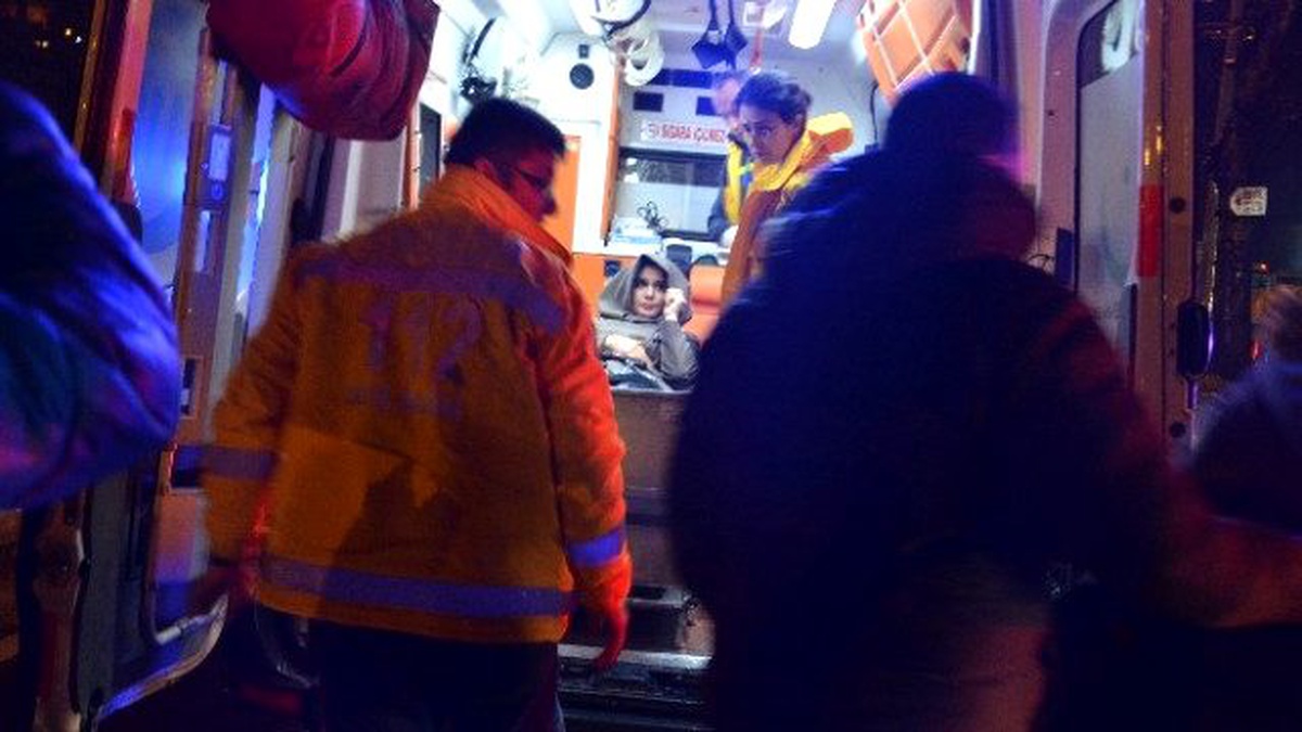 Yolun Karşısına Geçmek İsterken Midibüs Çarptı