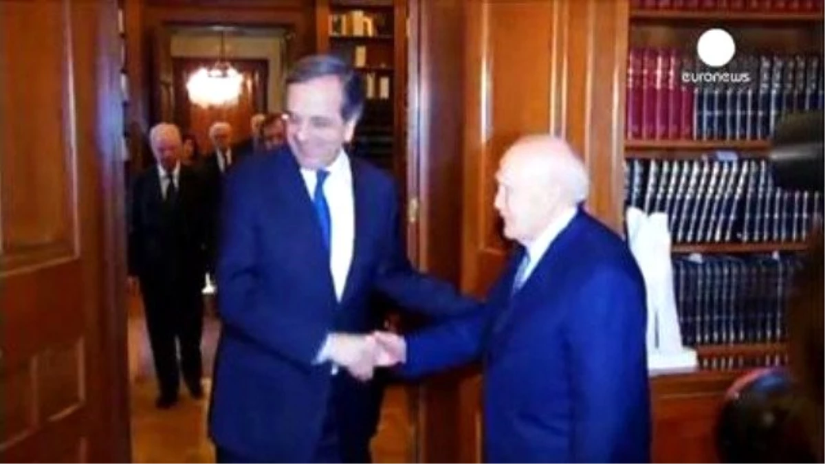 Yunanistan Başbakanı Samaras Cumhurbaşkanı Papulyas\'dan Meclisi Feshetmesini İstedi