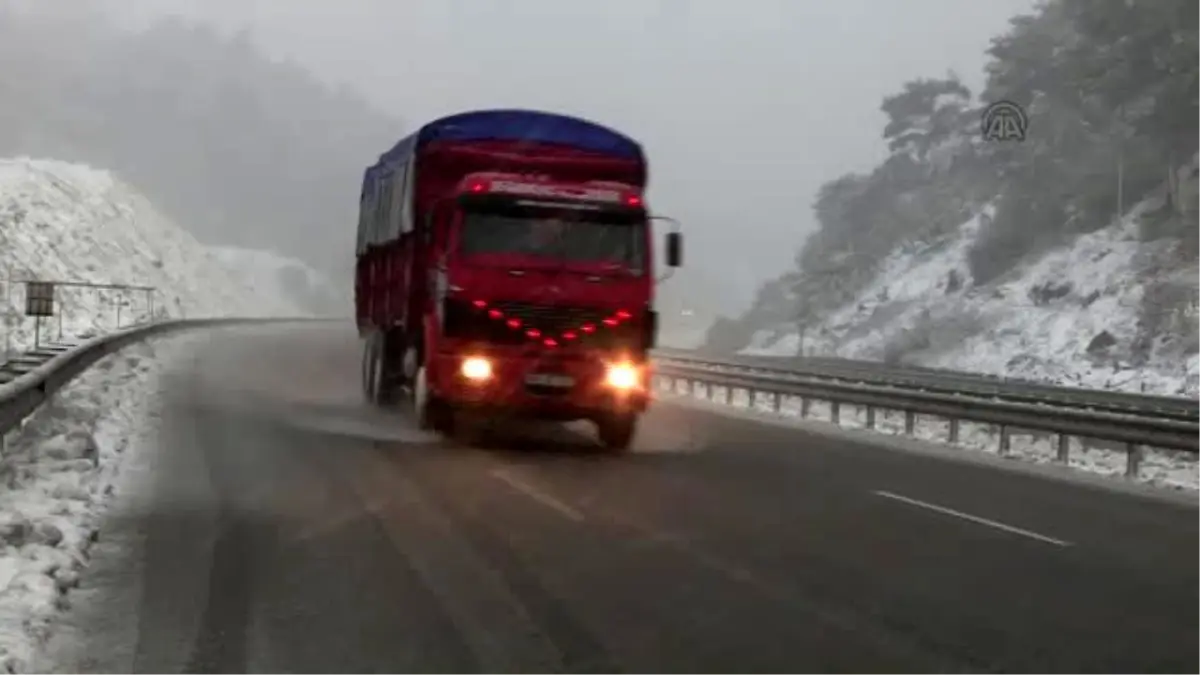 Yurtta Kış - İzmir-Manisa Yolu Trafiğe Açıldı