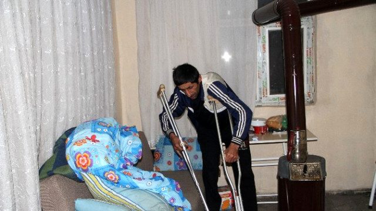 Zor Şartlarda Hayatını Sürdürüyor