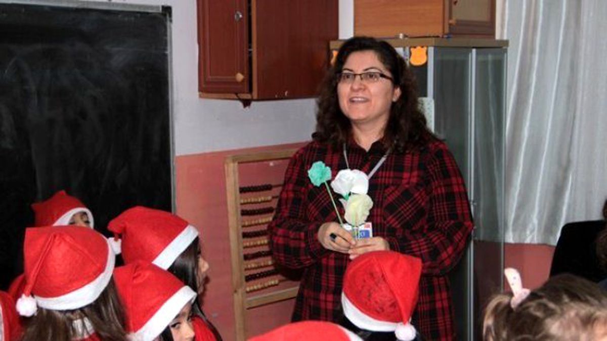 Ardahan\'da Hediyeler Minik Noel Babalardan
