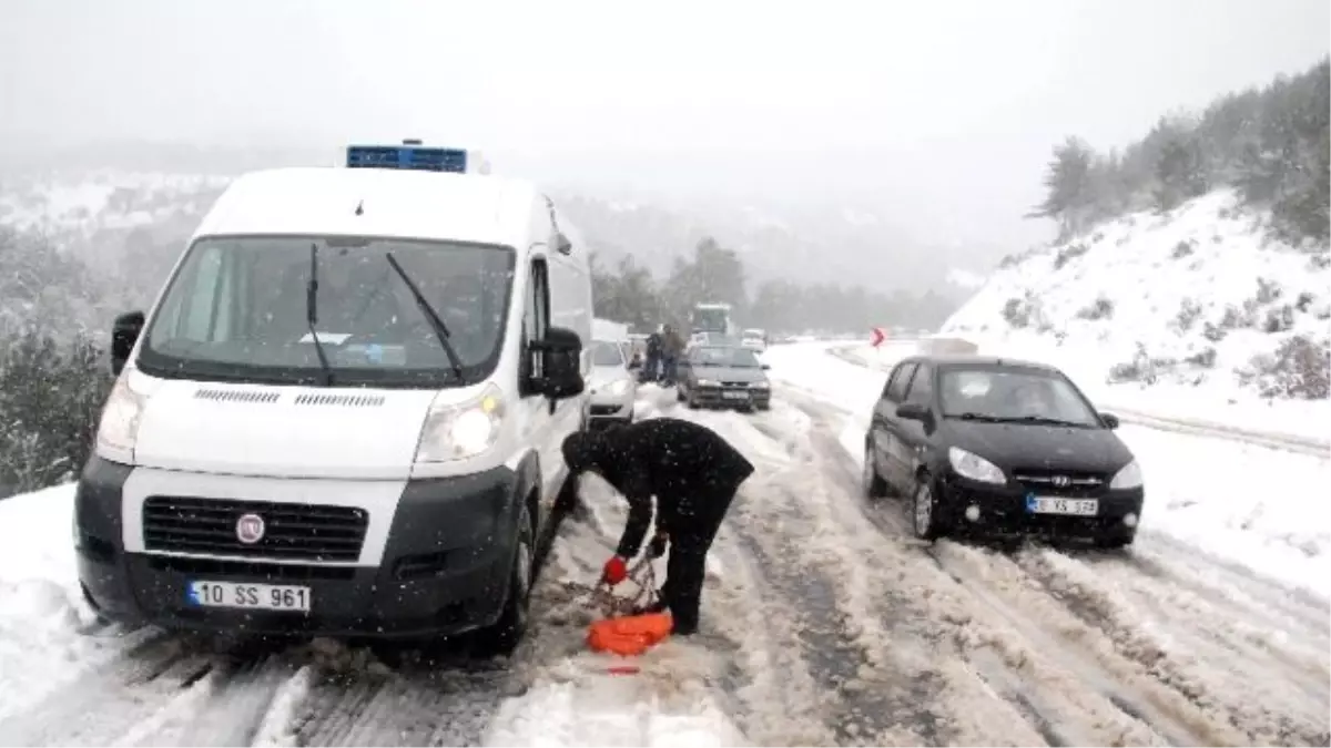 Balıkesir Edremit Yolu\'nda 16 Saattir Yardım Bekliyorlar