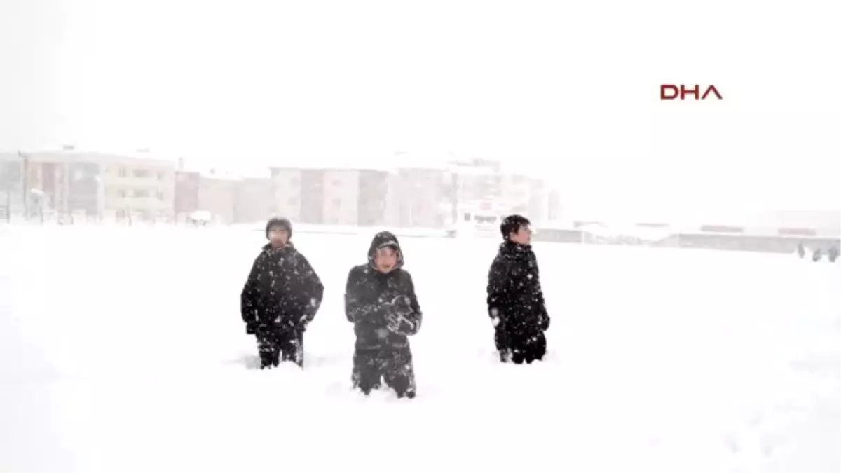 Bilecik Stadyumunda Kapalı Tribününün Çatısı Çöktü