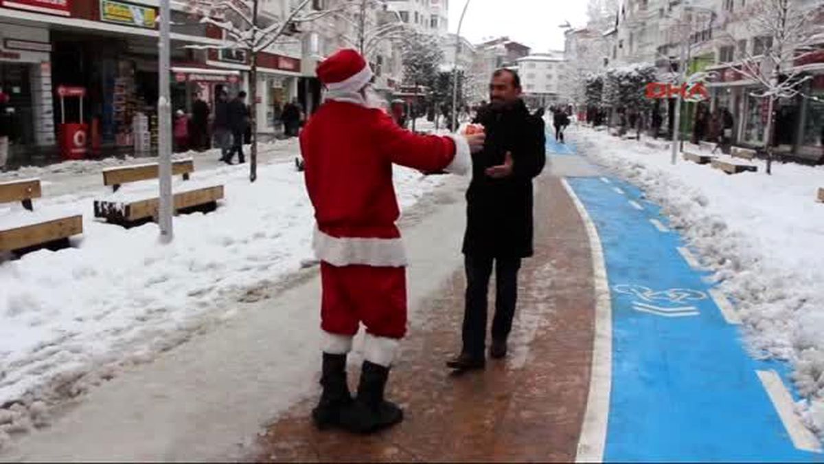 Bolu\'da BBP\'liler, \'Yeniçeri\'ye \'Noel Baba\'yı Kovalattı