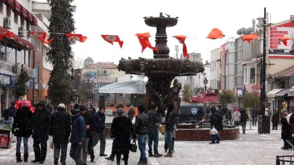Edirne Kent Merkezi\'nde Kar Yağışı Başladı