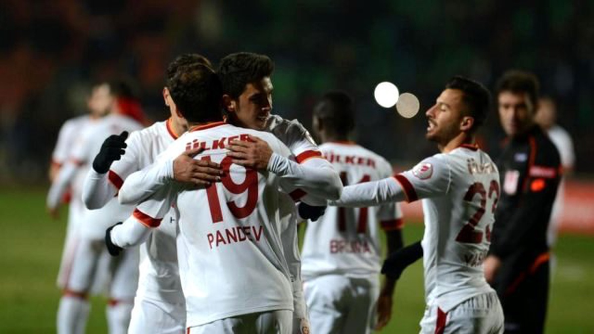 Galatasaray\'dan Futbolculara 5 Milyon Euro