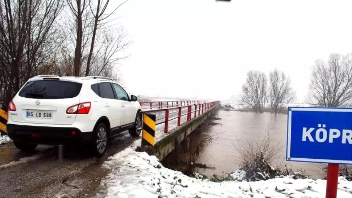 Gediz Nehri Taştı, Tarım Arazileri Su Altında Kaldı