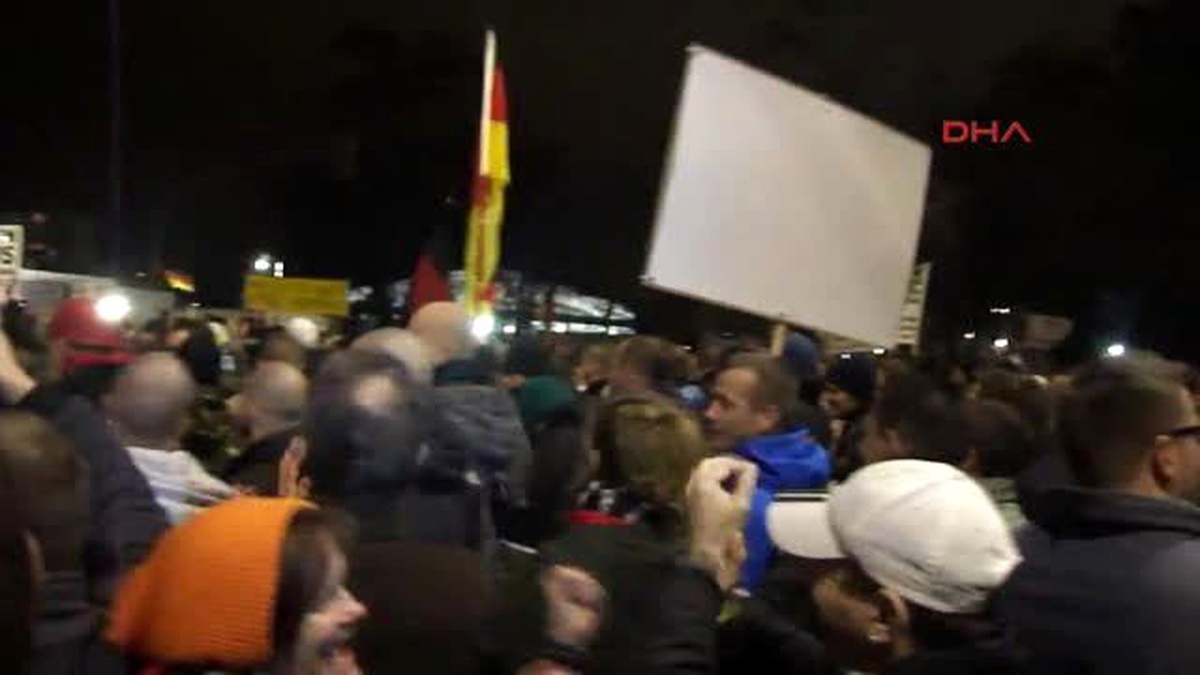İslam Karşıtı Pegida Yandaşları Bu Kez Köln\'de Sokağa Çıkacak