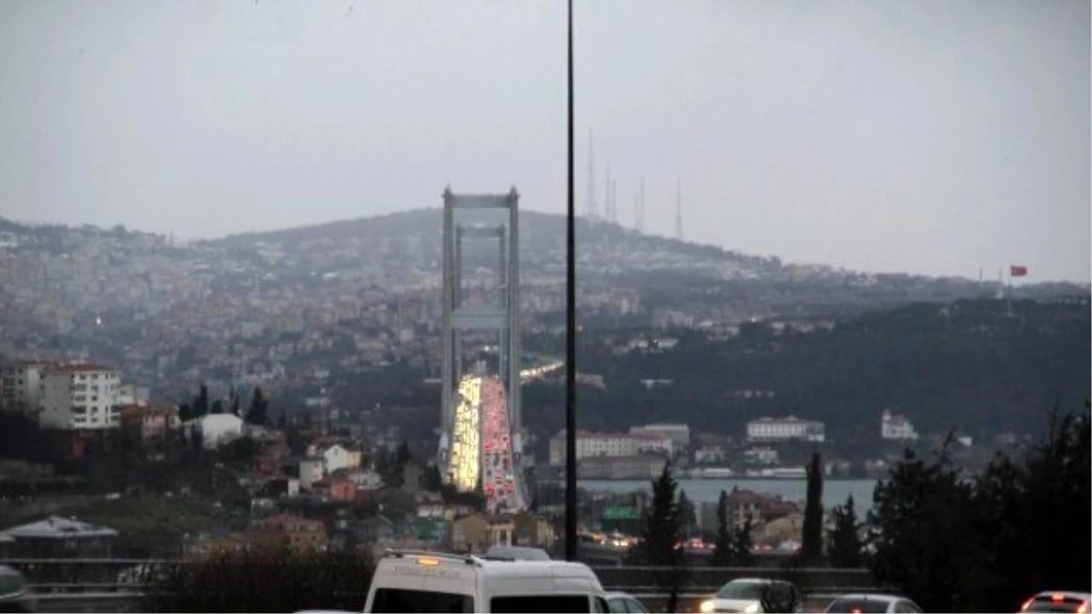 İstanbul\'da Yılbaşı Trafiği