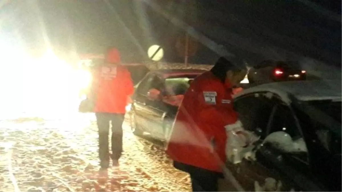 Kızılay, Kardan Mahsur Kalan Bin Kişiye Kumanya Dağıttı