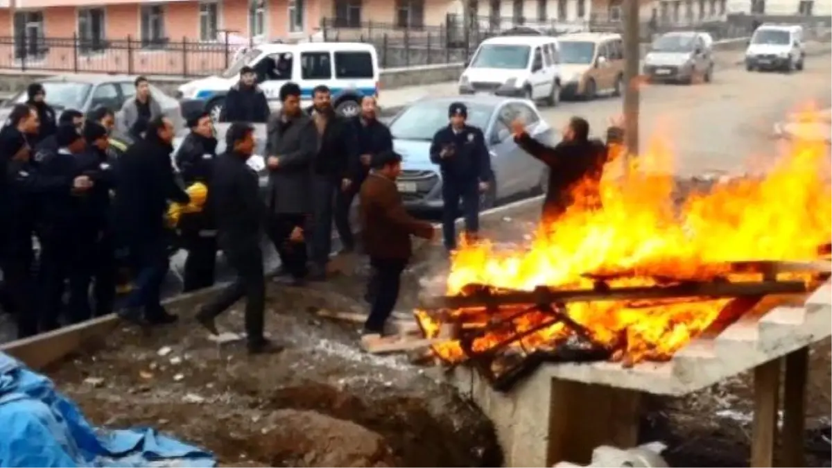 Konutzede, Kendini Herkesin Gözü Önünde Ateşe Attı