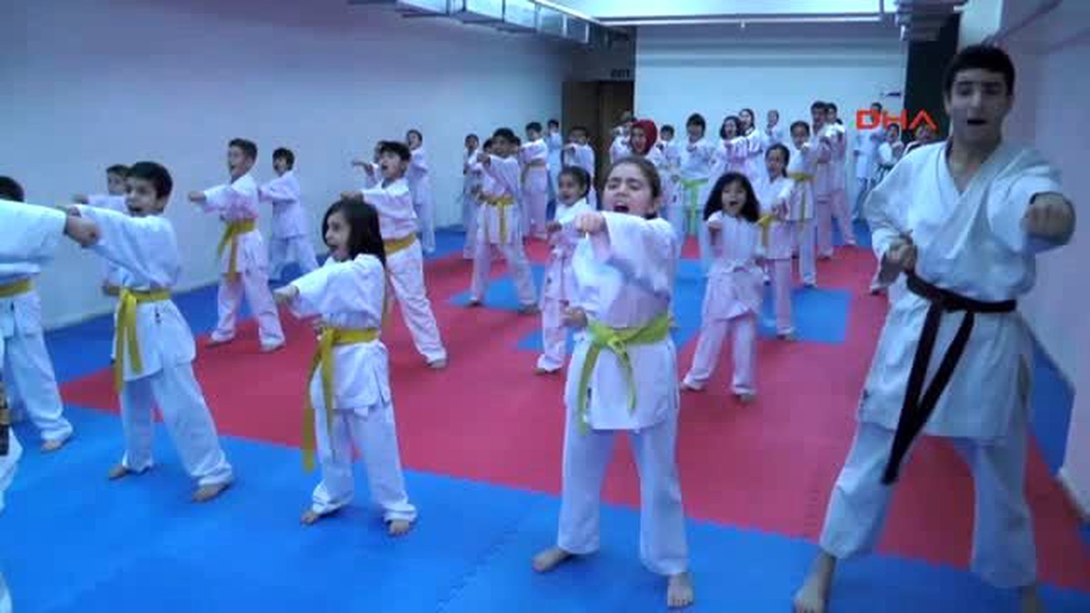 Muş İki Yılda 300 Kişilik \'Karateci Ordusu\' Kurdu
