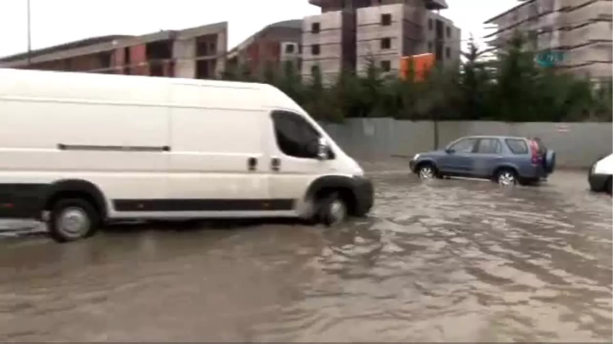 Rögarlar Tıkandı, Cadde Göle Döndü