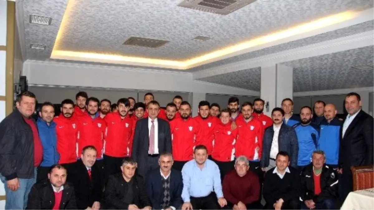 Sağıroğlu, Yomrasporlu Futbolcular, Teknik Heyet ve Yöneticiler ile Buluştu