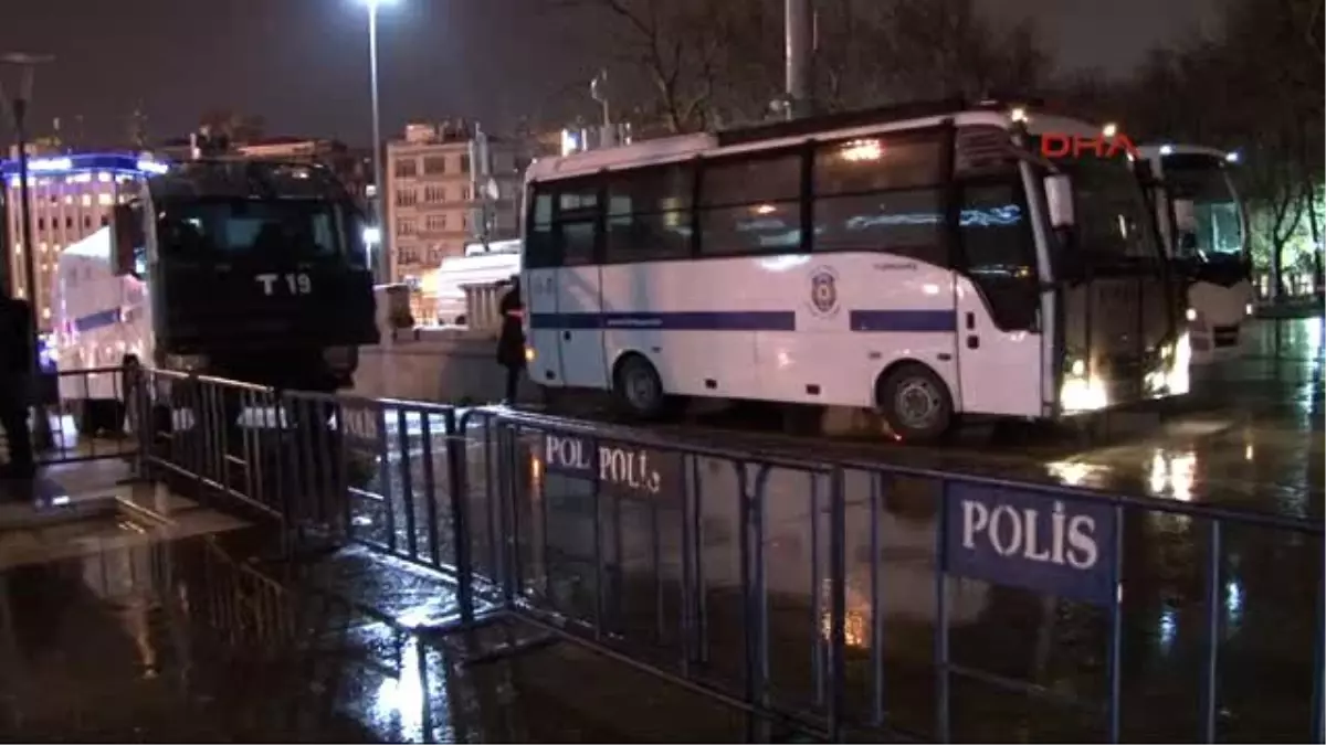 Taksim Meydanı\'nda Çevik Kuvvet Ekipleri Güvenlik Önlemi Aldı