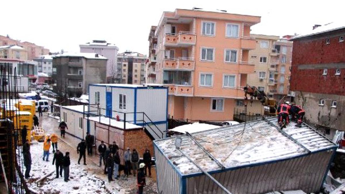 Toprak Kayması Sonucu Konteyner Devrildi, 1 İşçi Ölü