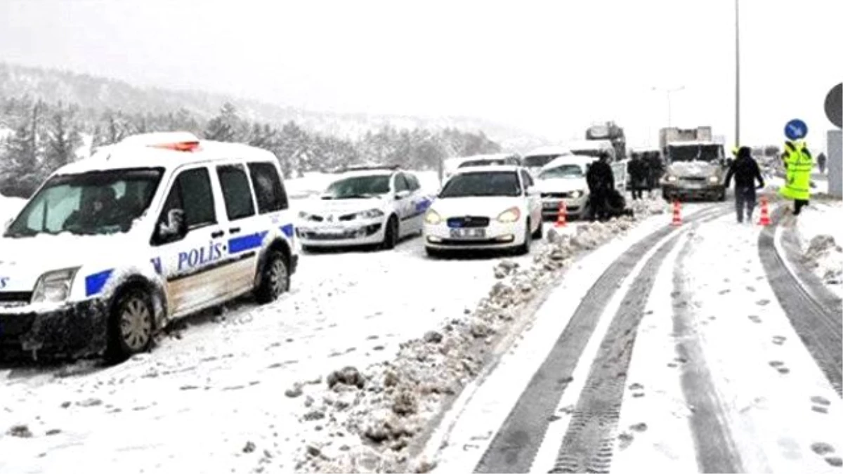 Türkiye Kara Teslim Oldu, Yollar Kapandı, Elektrikler Kesildi