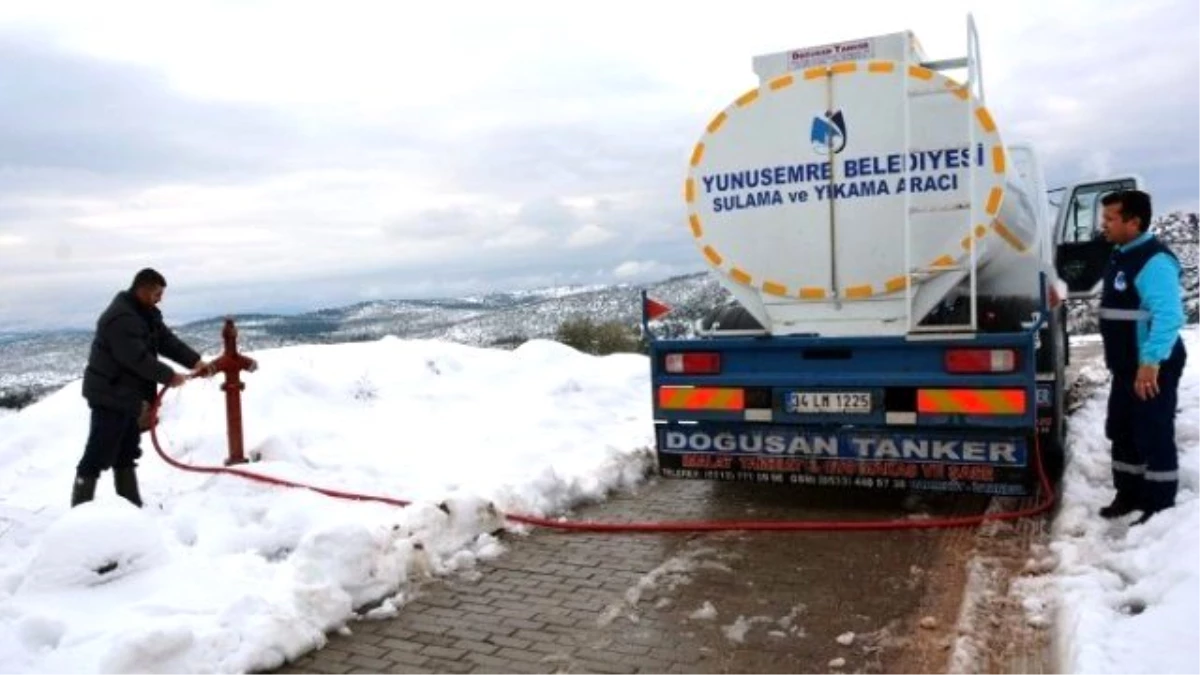 3 Gündür Susuz Olan Mahallelere Tankerlerle Su Taşıdılar