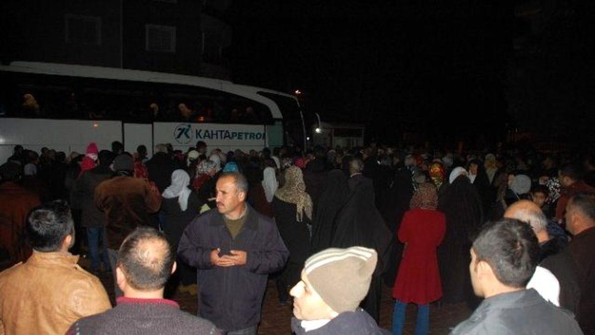 54 Kişi Dualar Eşliğinde Umreye Gönderildi