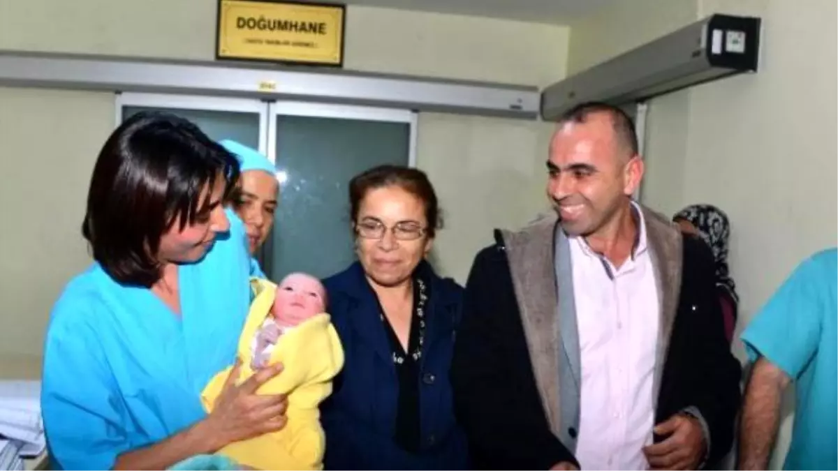 Adana'da Yeni Yılın İlk Bebeği 'Hasan Düzgün Babayiğit' Oldu