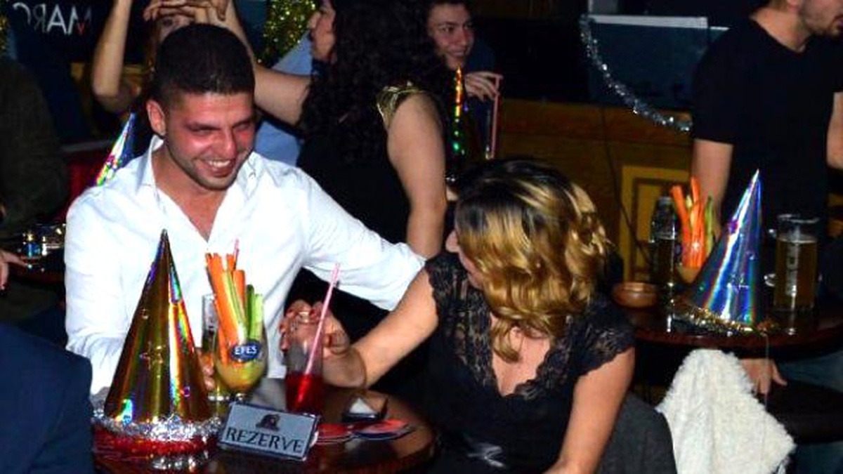 Adanalılar Yağmura Rağmen Yılbaşını Doyasıya Kutladı
