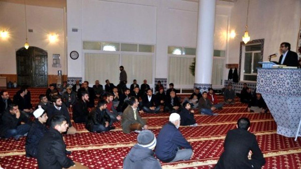 Ak Partili Gençlerden \'Çam Ağaçlarını Değil Camileri Ümmetle Süslüyoruz\' Programı