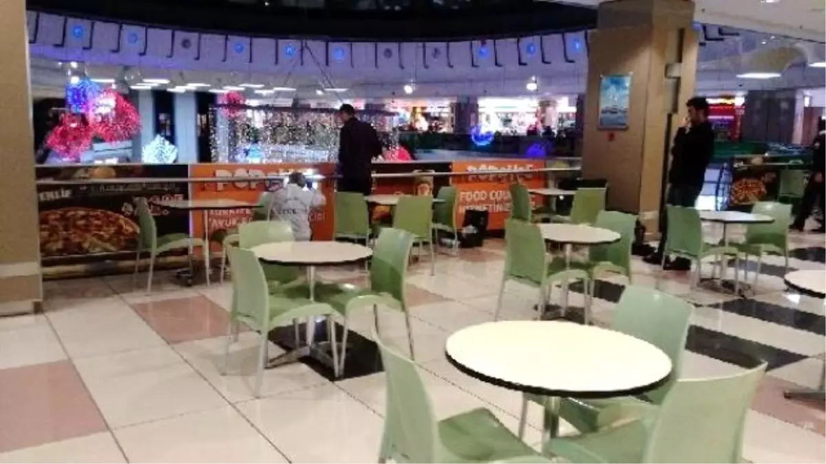 Güngören\'de Alışveriş Merkezinin Ortasında Cinayet
