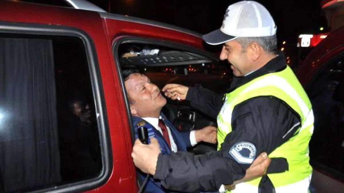 Alkollü Sürücü, Polisi Öperek Cezaya Direndi