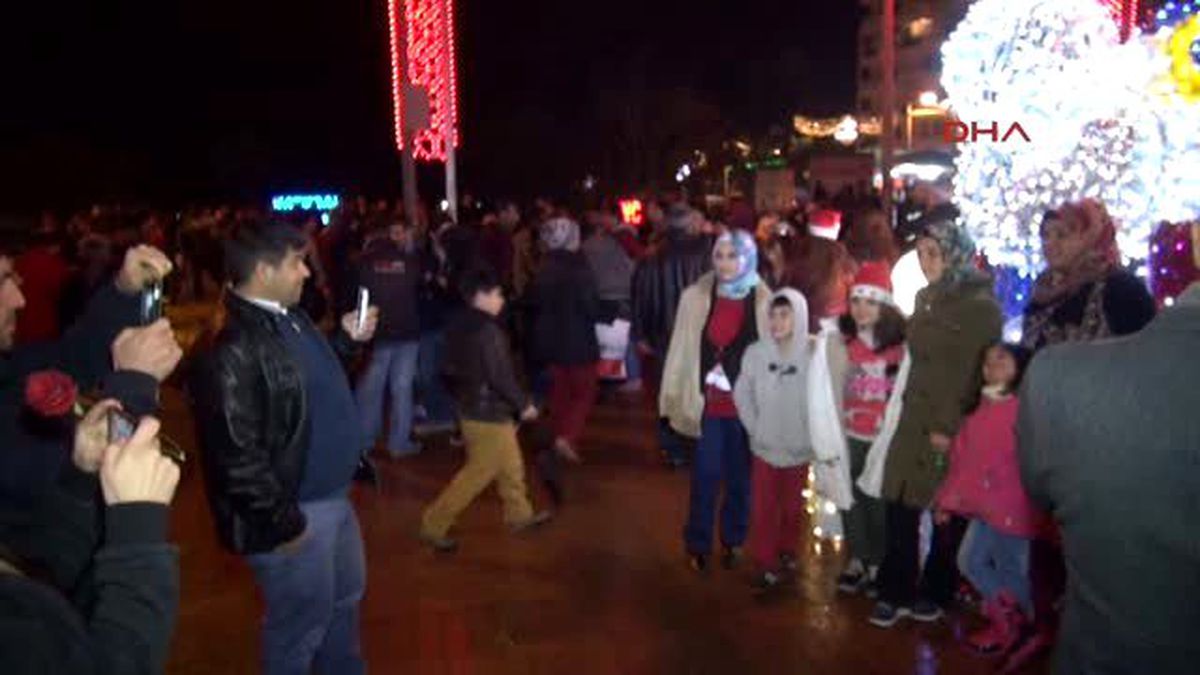 Antalya?daki Kutlamalara Yağmur Engel Olamadı