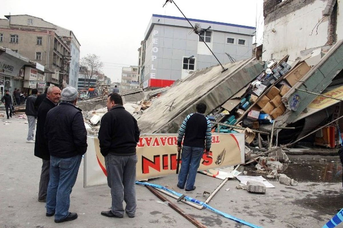 Başkan Çelik, Göçük Alanını Ziyaret Etti