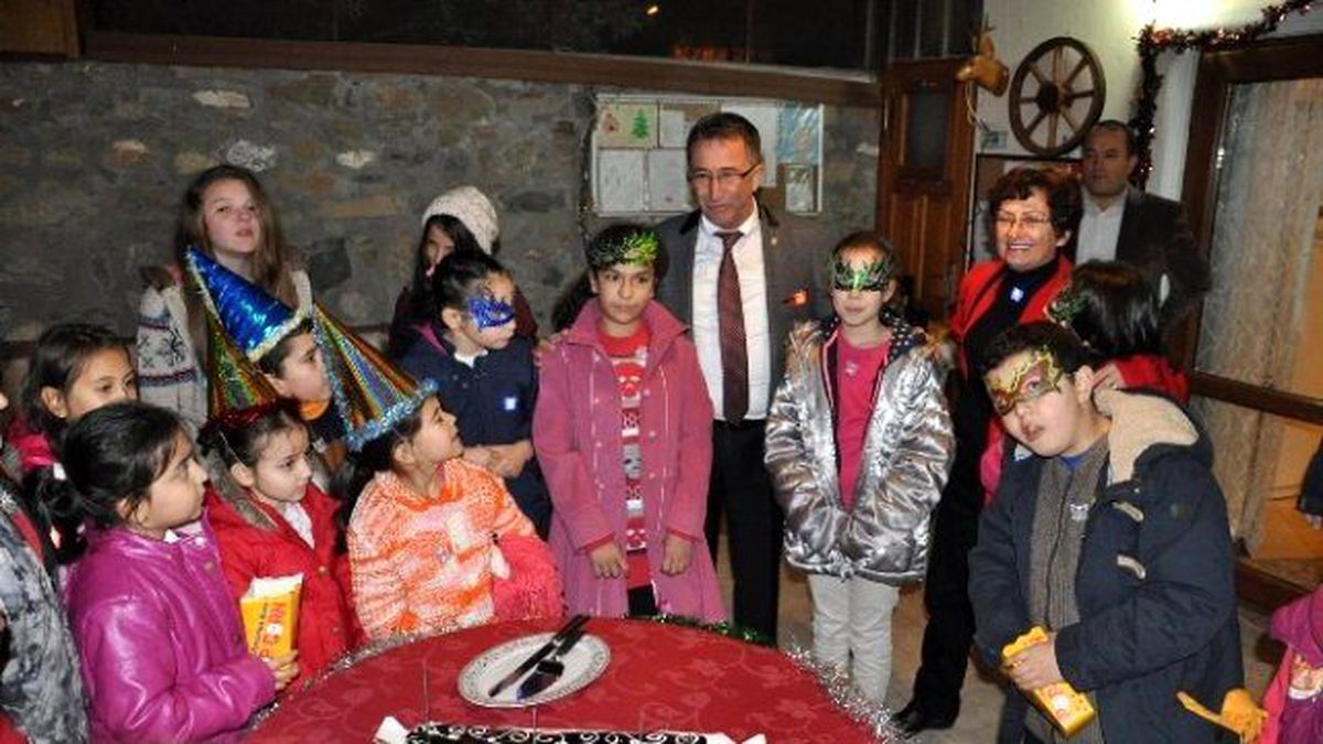 Başkan Saka ve Öğrenciler Yeni Yılı Birlikte Karşıladı