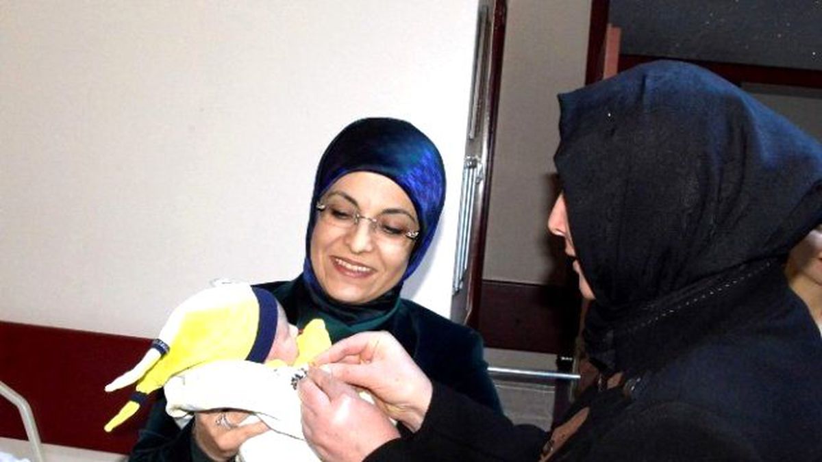 Başkan Toru\'dan Yeni Yıl Bebeklerine Hediye